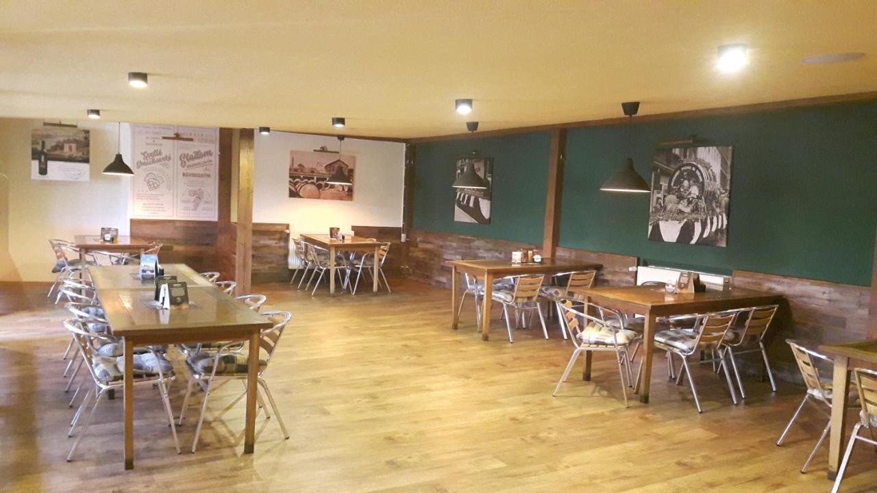 Victoria - Penzion & Restaurant Zvolen Ngoại thất bức ảnh